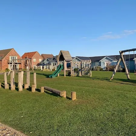 Rockpool At The Bay Village Filey, 3 Bed Sleeps 6 Dog Friendly, Free Leisure Facilities, Direct Access, Pub & Shop Semesterbostad